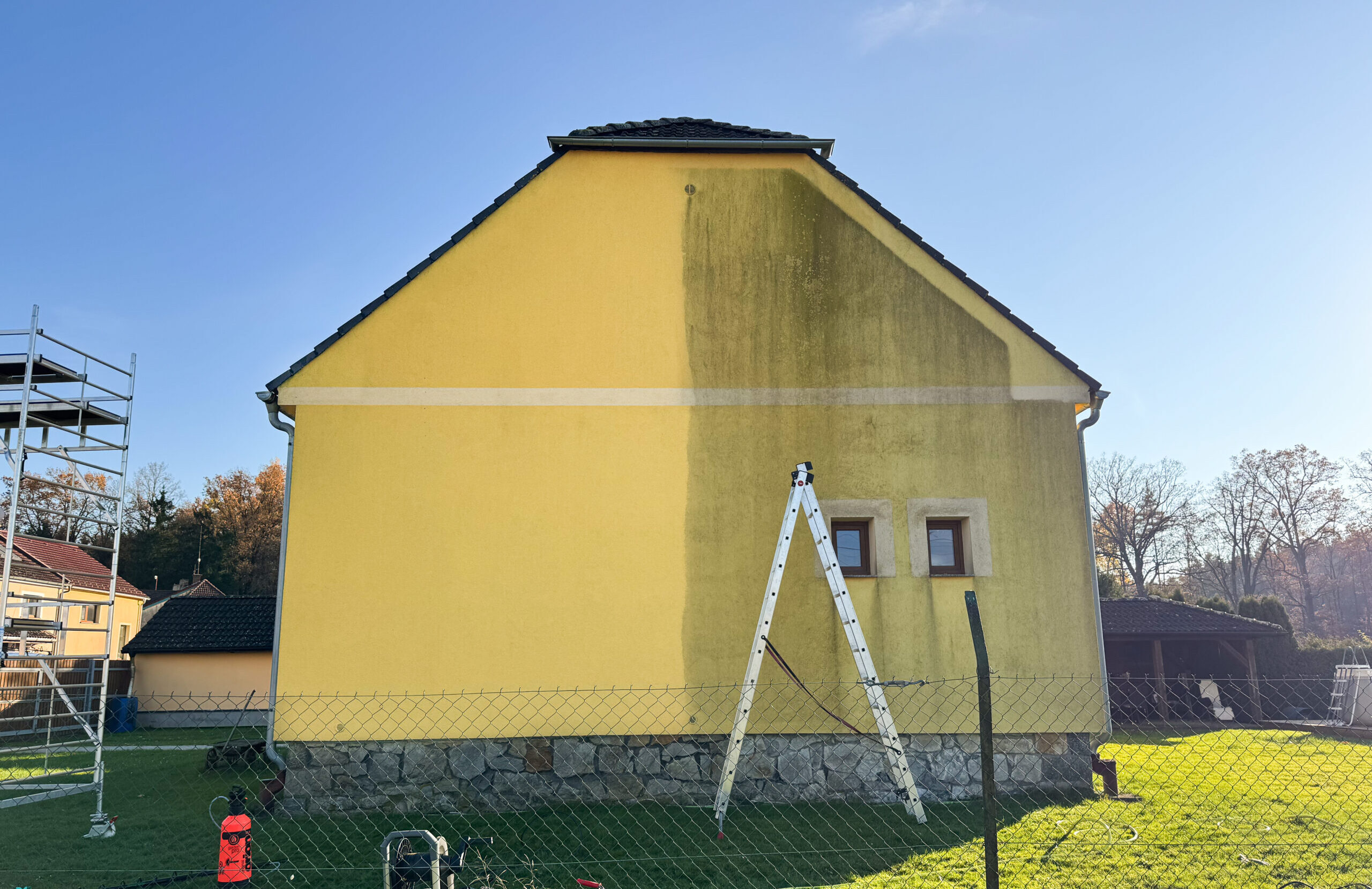 Fasáda čistá i v zimě? Jde to, a navíc ušetříte!